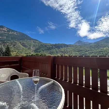 Tuca Del Mont 公寓 *